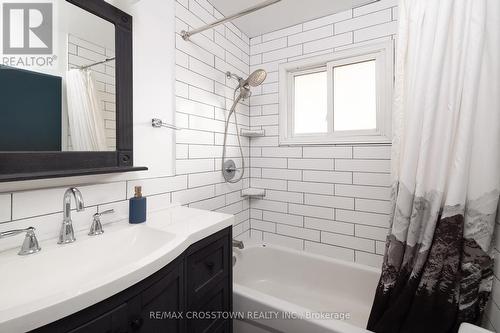 47 Lakeshore Road W, Oro-Medonte, ON - Indoor Photo Showing Bathroom