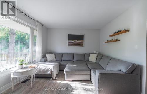 47 Lakeshore Road W, Oro-Medonte, ON - Indoor Photo Showing Living Room