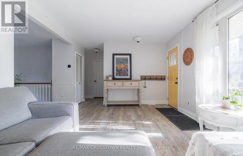 47 Lakeshore Road W, Oro-Medonte, ON - Indoor Photo Showing Living Room