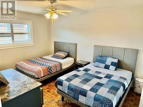 372 Fairview Road W, Mississauga, ON - Indoor Photo Showing Bedroom