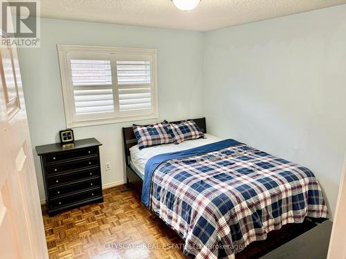 372 Fairview Road W, Mississauga, ON - Indoor Photo Showing Bedroom