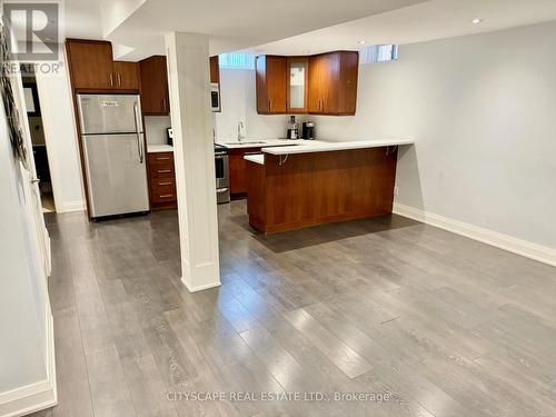 372 Fairview Road W, Mississauga, ON - Indoor Photo Showing Kitchen