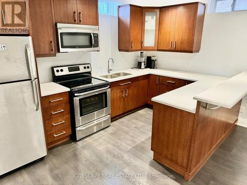 372 Fairview Road W, Mississauga, ON - Indoor Photo Showing Kitchen With Double Sink