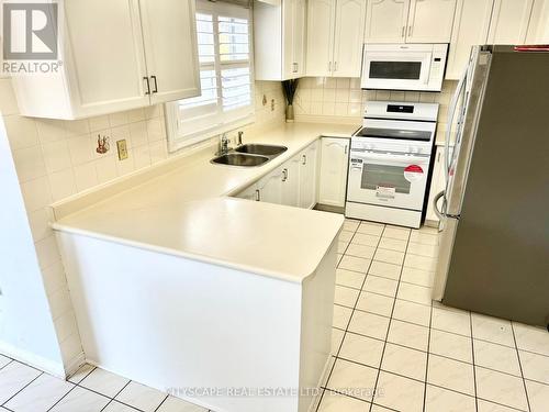 372 Fairview Road W, Mississauga, ON - Indoor Photo Showing Kitchen With Double Sink