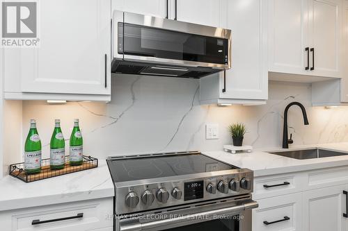 1143 Stephenson Drive, Burlington, ON - Indoor Photo Showing Kitchen With Upgraded Kitchen