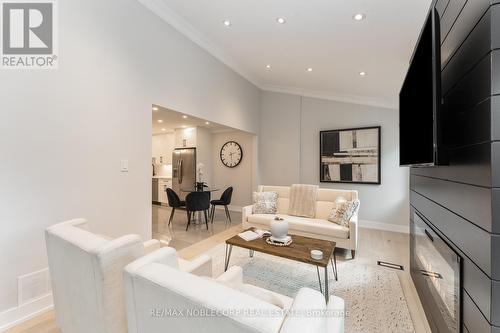 1143 Stephenson Drive, Burlington, ON - Indoor Photo Showing Living Room