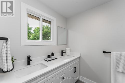 1143 Stephenson Drive, Burlington, ON - Indoor Photo Showing Bathroom