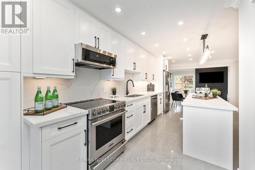 1143 Stephenson Drive, Burlington, ON - Indoor Photo Showing Kitchen With Upgraded Kitchen