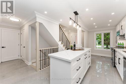 1143 Stephenson Drive, Burlington, ON - Indoor Photo Showing Kitchen