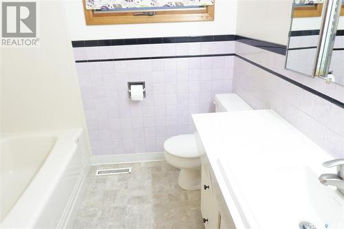 502 4Th Avenue E, Assiniboia, SK - Indoor Photo Showing Bathroom