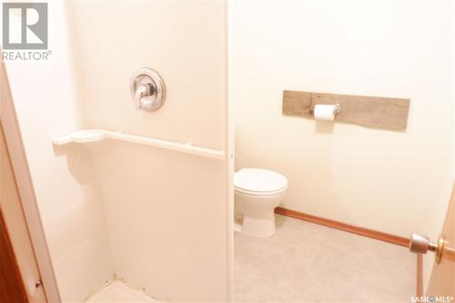 502 4Th Avenue E, Assiniboia, SK - Indoor Photo Showing Bathroom