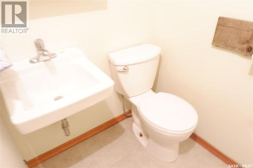 502 4Th Avenue E, Assiniboia, SK - Indoor Photo Showing Bathroom