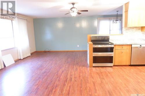 502 4Th Avenue E, Assiniboia, SK - Indoor Photo Showing Kitchen