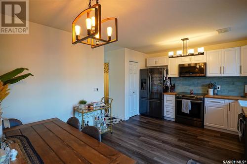 102 Blakeney Crescent, Saskatoon, SK - Indoor Photo Showing Kitchen