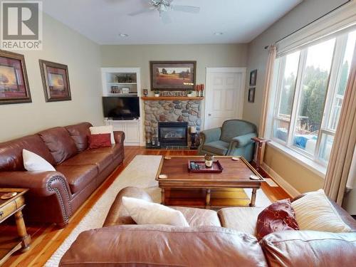 3415 Theodosia Ave, Powell River, BC - Indoor Photo Showing Living Room With Fireplace