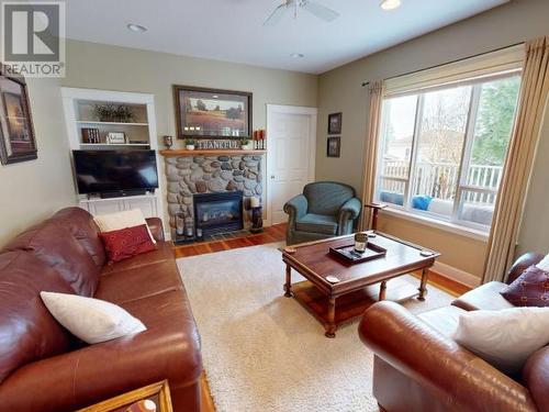 3415 Theodosia Ave, Powell River, BC - Indoor Photo Showing Living Room With Fireplace