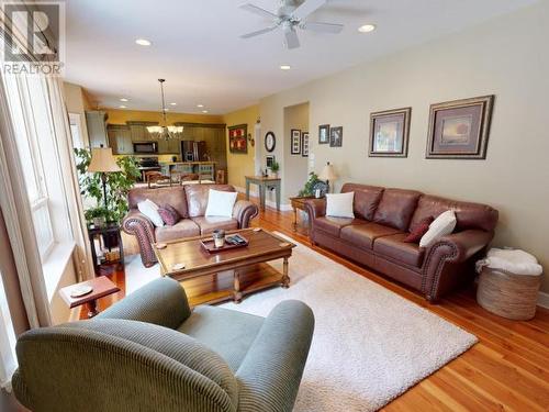 3415 Theodosia Ave, Powell River, BC - Indoor Photo Showing Living Room