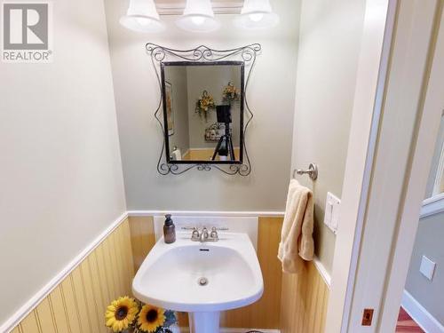 3415 Theodosia Ave, Powell River, BC - Indoor Photo Showing Bathroom