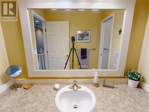 3415 Theodosia Ave, Powell River, BC - Indoor Photo Showing Bathroom