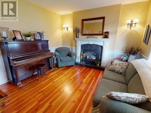 3415 Theodosia Ave, Powell River, BC - Indoor Photo Showing Living Room With Fireplace