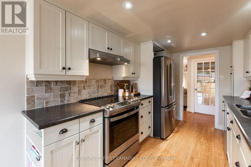 348 Kenmore Place, London, ON - Indoor Photo Showing Kitchen