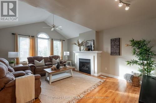 348 Kenmore Place, London, ON - Indoor Photo Showing Living Room With Fireplace