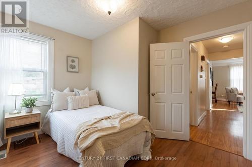 348 Kenmore Place, London, ON - Indoor Photo Showing Bedroom