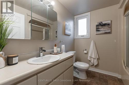 348 Kenmore Place, London, ON - Indoor Photo Showing Bathroom