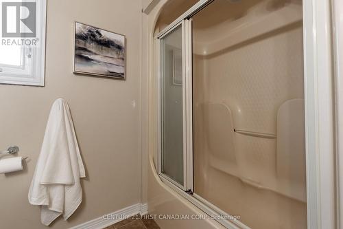 348 Kenmore Place, London, ON - Indoor Photo Showing Bathroom