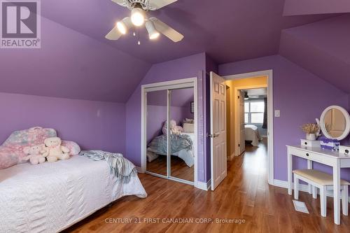 348 Kenmore Place, London, ON - Indoor Photo Showing Bedroom