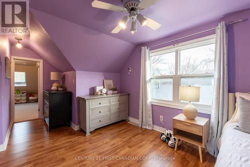 348 Kenmore Place, London, ON - Indoor Photo Showing Bedroom