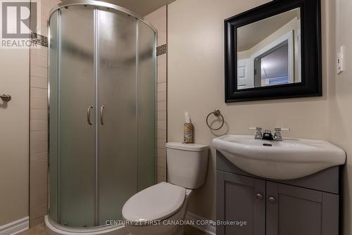 348 Kenmore Place, London, ON - Indoor Photo Showing Bathroom