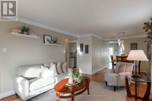 348 Kenmore Place, London, ON - Indoor Photo Showing Living Room