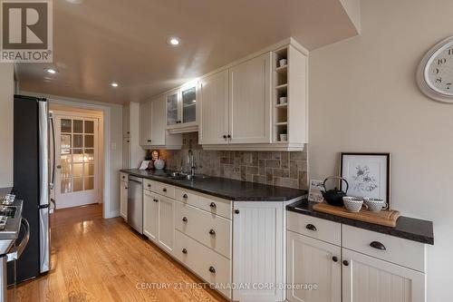 348 Kenmore Place, London, ON - Indoor Photo Showing Kitchen