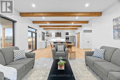 119 Field Street, Lambton Shores (Forest), ON - Indoor Photo Showing Living Room