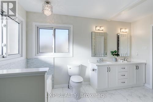 63 Fern Valley Crescent, Richmond Hill, ON - Indoor Photo Showing Bathroom