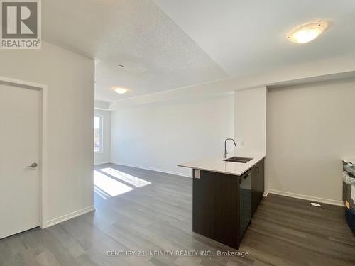 337 - 100 Honeycrisp Crescent, Vaughan (Vaughan Corporate Centre), ON - Indoor Photo Showing Kitchen