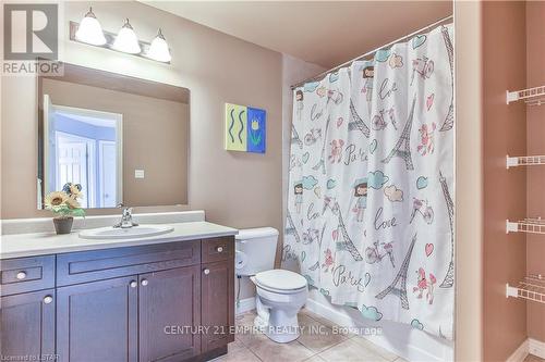 65 Woodhatch Crescent, Ingersoll, ON - Indoor Photo Showing Bathroom