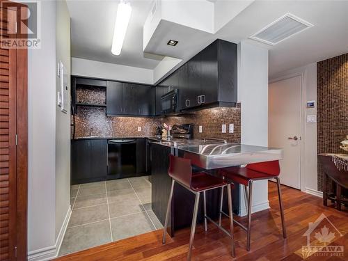 445 Laurier Avenue W Unit#705, Ottawa, ON - Indoor Photo Showing Kitchen With Upgraded Kitchen