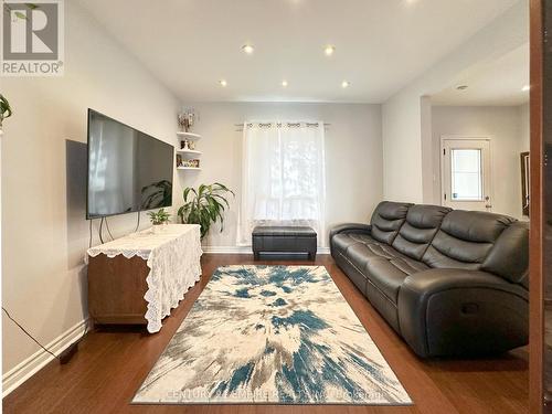 61 Francis Street, Hamilton, ON - Indoor Photo Showing Living Room