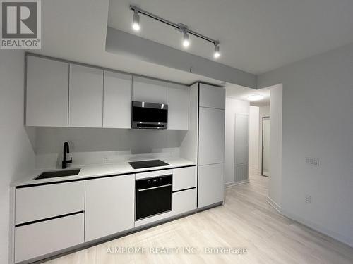 1109S - 127 Broadway Avenue, Toronto, ON - Indoor Photo Showing Kitchen