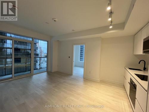 1109S - 127 Broadway Avenue, Toronto, ON - Indoor Photo Showing Kitchen