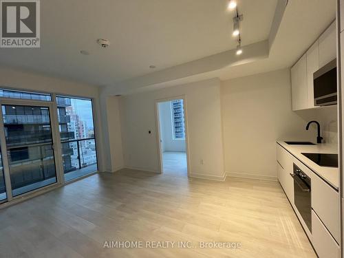 1109S - 127 Broadway Avenue, Toronto, ON - Indoor Photo Showing Kitchen