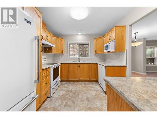 2245 Atkinson Street Unit# 101, Penticton, BC - Indoor Photo Showing Kitchen