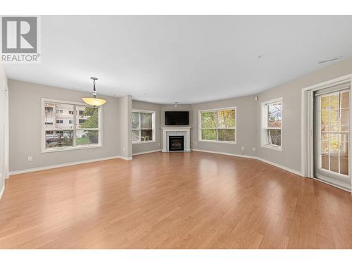 2245 Atkinson Street Unit# 101, Penticton, BC - Indoor Photo Showing Living Room