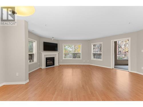 2245 Atkinson Street Unit# 101, Penticton, BC - Indoor Photo Showing Living Room With Fireplace