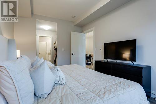 191 Hollywood Road S Unit# 102, Kelowna, BC - Indoor Photo Showing Bedroom