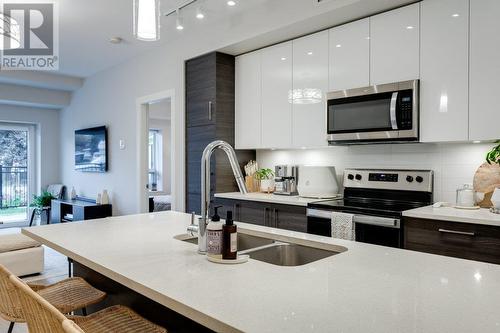 191 Hollywood Road S Unit# 102, Kelowna, BC - Indoor Photo Showing Kitchen With Stainless Steel Kitchen With Double Sink With Upgraded Kitchen