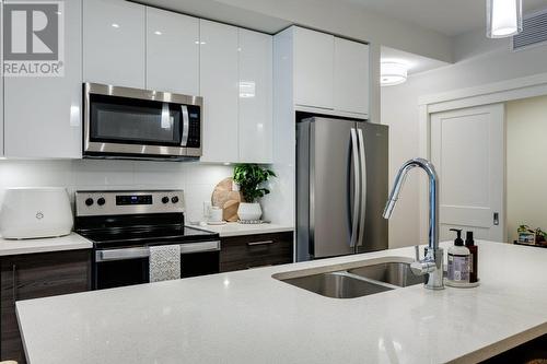 191 Hollywood Road S Unit# 102, Kelowna, BC - Indoor Photo Showing Kitchen With Stainless Steel Kitchen With Double Sink With Upgraded Kitchen