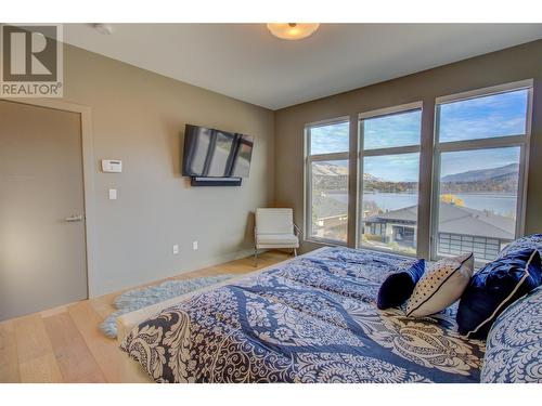 8010 Graystone Drive, Coldstream, BC - Indoor Photo Showing Bedroom